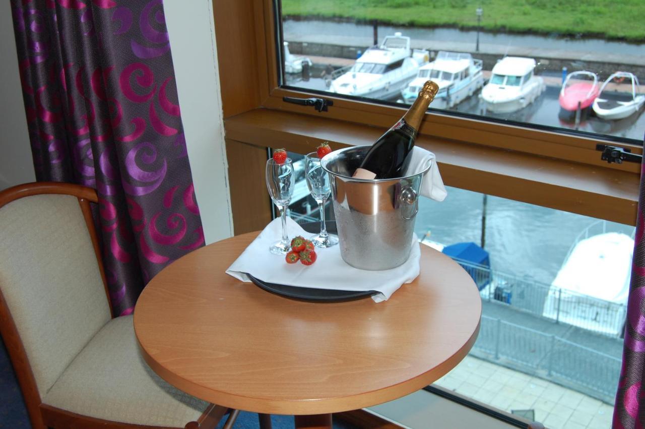 Leitrim Marina Hotel Carrick-on-Shannon Exterior photo