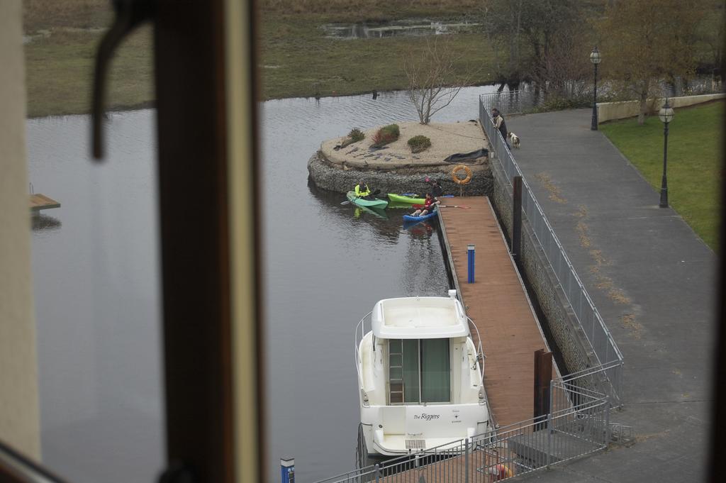 Leitrim Marina Hotel Carrick-on-Shannon Exterior photo
