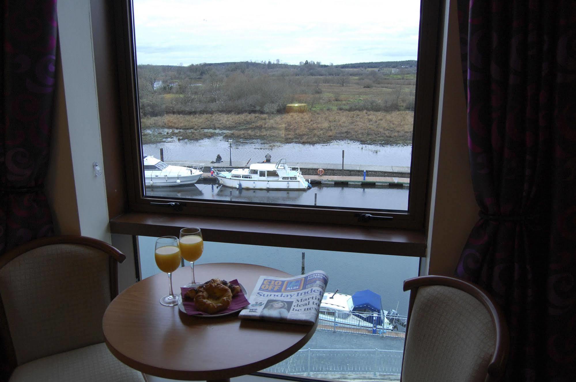 Leitrim Marina Hotel Carrick-on-Shannon Exterior photo
